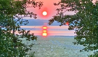 28 W Shore Rd, Babb, MT 59411