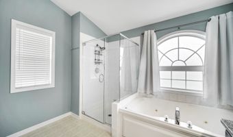 5 Lancaster Ct, Algonquin, IL 60102
