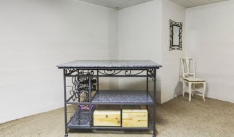 1431 Dick Dr, Aberdeen, SD 57401