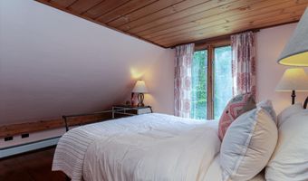 395 Hillwinds Rd, Brattleboro, VT 05301