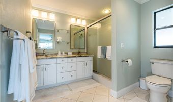 910 CHIPAWAY Dr, Apollo Beach, FL 33572