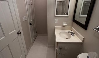 4820 HAMPDEN Ln R-5, Bethesda, MD 20814
