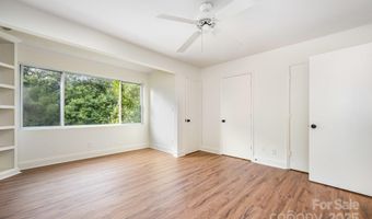 3709 Willow Point Dr, Charlotte, NC 28277