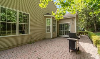 8 Whitecaps Ter, Barnegat, NJ 08005