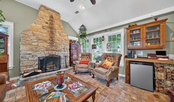 5596 Walnut St, Augusta, MO 63332
