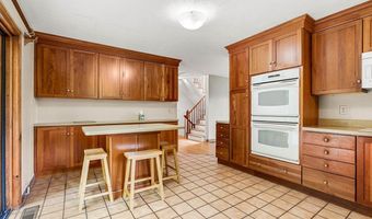 9 Pavillion Rd, Amherst, NH 03031