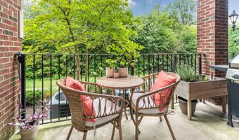 225 W Oakbrook Dr, Ann Arbor, MI 48103