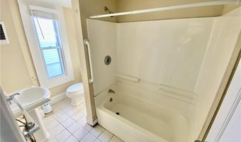 67 Roseneath Ave 2, Newport, RI 02840