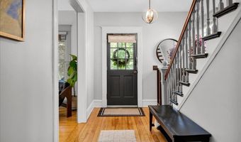 16 Isham St, Burlington, VT 05401