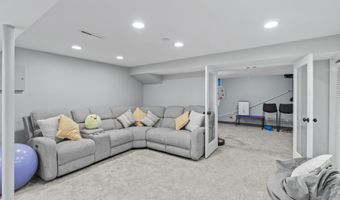 174 Williamsburg Ct, Albany, NY 12203