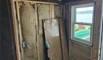 95 Mohawk St, Coventry, RI 02816