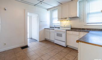 407 W MARTIN St, Abingdon, IL 61410