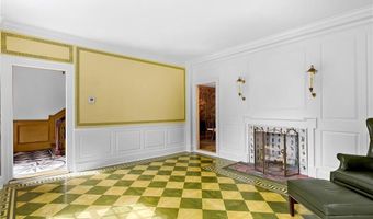 57 Farewell St, Newport, RI 02840