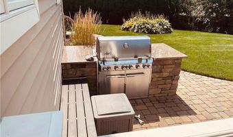 9 Elizabeth Dr, Lincoln, RI 02865