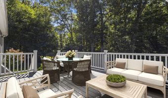 1 Arrowhead Trl, Waterford, CT 06385