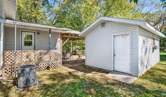 922 S Oak Ave, Aurora, MO 65605