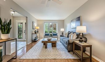 1040 Greenhills Dr, Ann Arbor, MI 48105