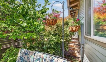106 Dunn Cir, Ashland, OR 97520