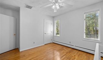 24 GREENWOOD Ln, Lincoln, RI 02865