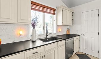 62 Hooksett Rd, Auburn, NH 03032