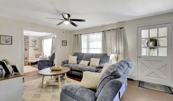 126 9th St, Belford, NJ 07718