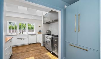 24 Huntington Dr, East Providence, RI 02916