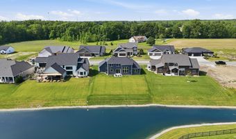 5306 Greyson Heights Dr, Auburn, IN 46706