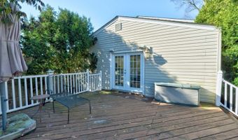 11 Vivian St, Bayonne, NJ 07035