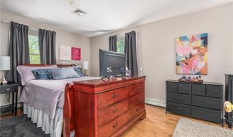 33 Wilbur Rd, Lincoln, RI 02865