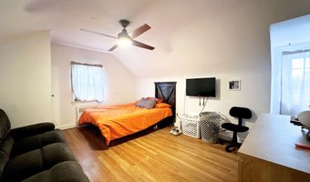 29 Hooker Rd, Bridgeport, CT 06610