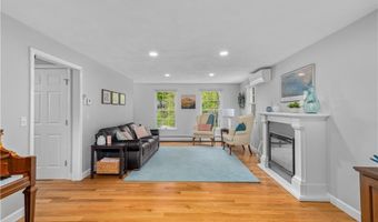 17 Will Croft St, Cumberland, RI 02864