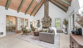 9734 Moore Dr, Cascade, ID 83611