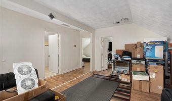 7 Cleveland Ave, Cranston, RI 02920