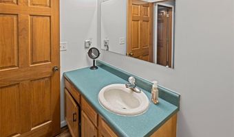8110 Wolf Rd, Alton, IL 62002