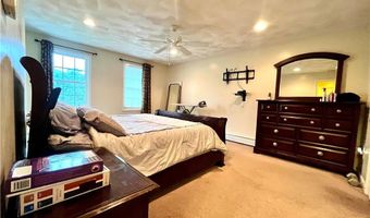 2 Hayes St, Johnston, RI 02919