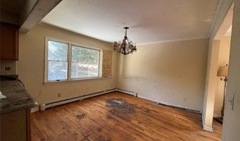 94 Carman Pl, Amityville, NY 11701