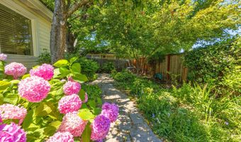 237 B St, Ashland, OR 97520