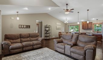 623 Autumn Dr, Altoona, WI 54720