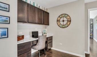 3227 N Heritage Ln, Arlington Heights, IL 60004