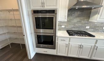 769 W Fairway Dr, Addison, IL 60101