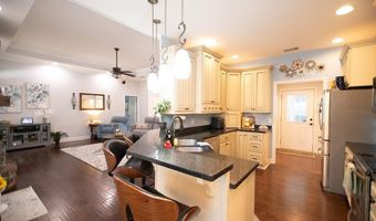 110 Lake Ridge Dr, Baxley, GA 31513