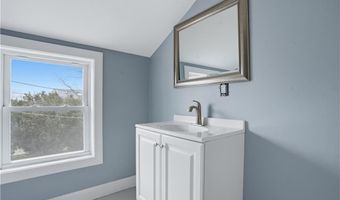 188 Greene Ln, Middletown, RI 02842