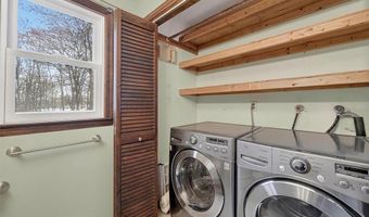 6 Amanda Ct, Airmont, NY 10952