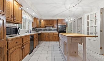 95 Hitching Post Ln, Bedford, NH 03110