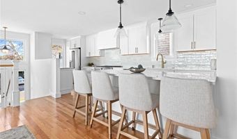 91 Houston Ave, Newport, RI 02840