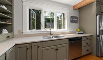 275 Shore Dr N, Bridgewater, NH 03222