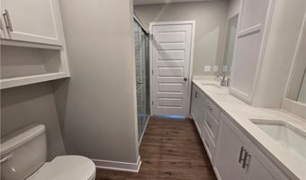 32 E 7th St, Adrian, MO 64720