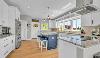 21 Lakeview Rd, Brookfield, CT 06804