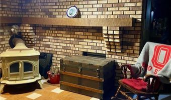 135 Ridgeland Dr, Amherst, OH 44001