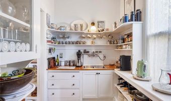 41 Walcott Ave, Jamestown, RI 02835